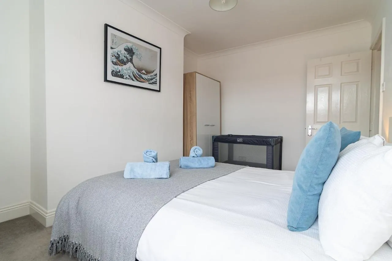 Light And Airy 1 Bedroom Flat 700M From The Beach Bournemouth